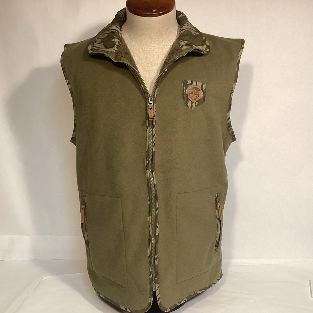 Men’s Gamekeeper Hitch Vest with camouflage trim size Large
